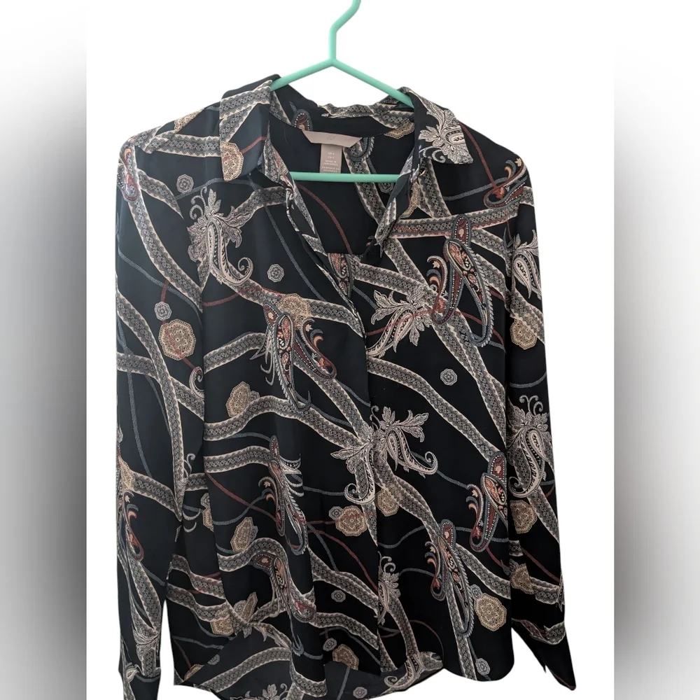 2/22$ H&M Black and Blue Paisley Blouse - Picture 1 of 4
